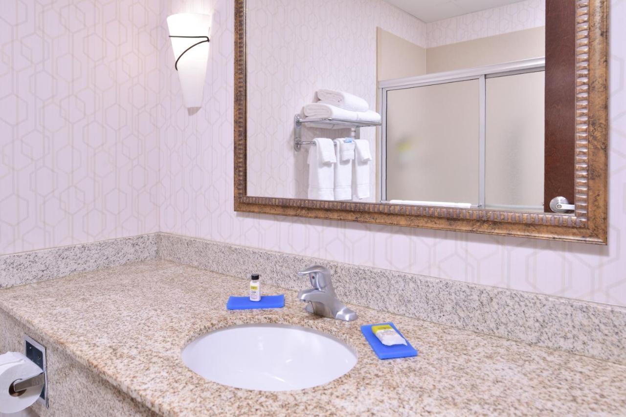 Holiday Inn Express & Suites Pittsburg By Ihg Esterno foto