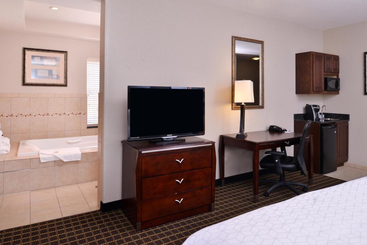 Holiday Inn Express & Suites Pittsburg By Ihg Esterno foto