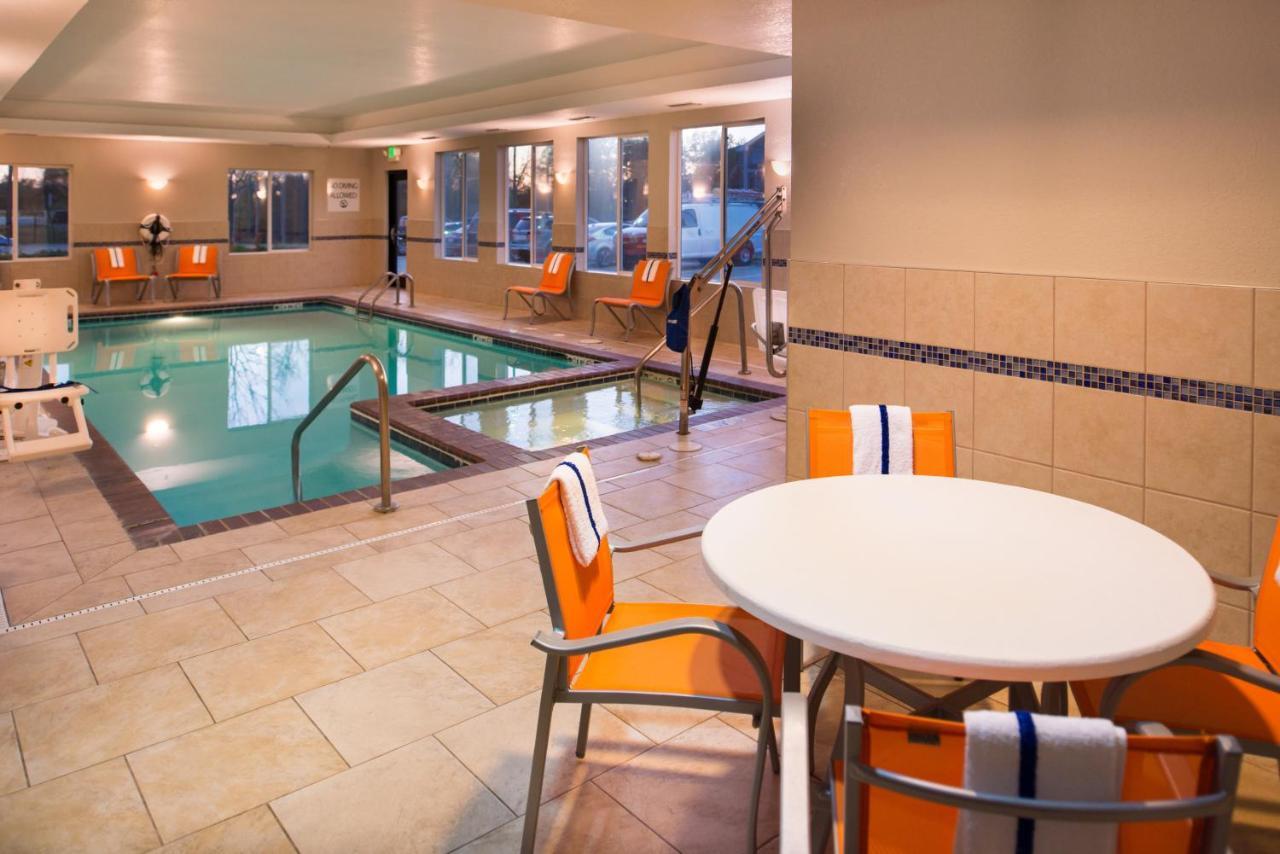 Holiday Inn Express & Suites Pittsburg By Ihg Esterno foto