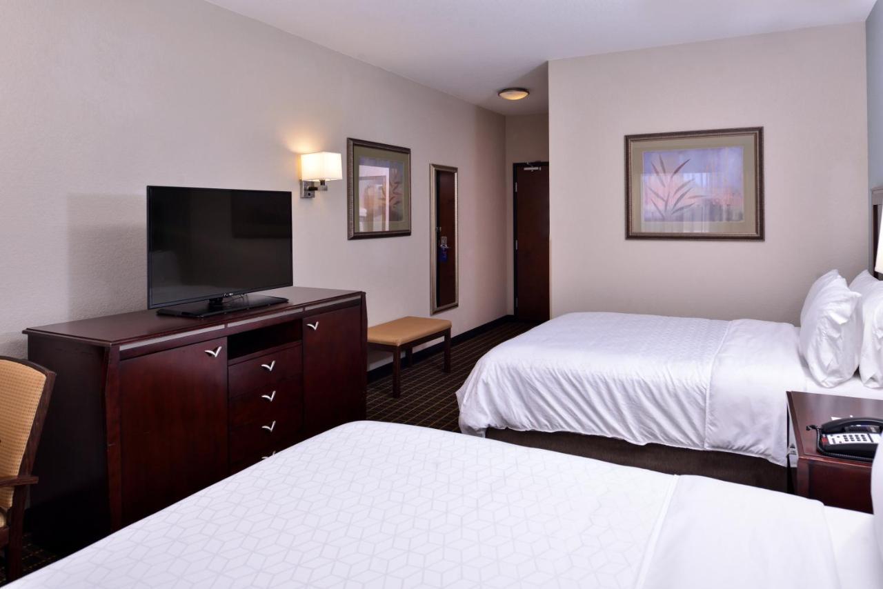 Holiday Inn Express & Suites Pittsburg By Ihg Esterno foto